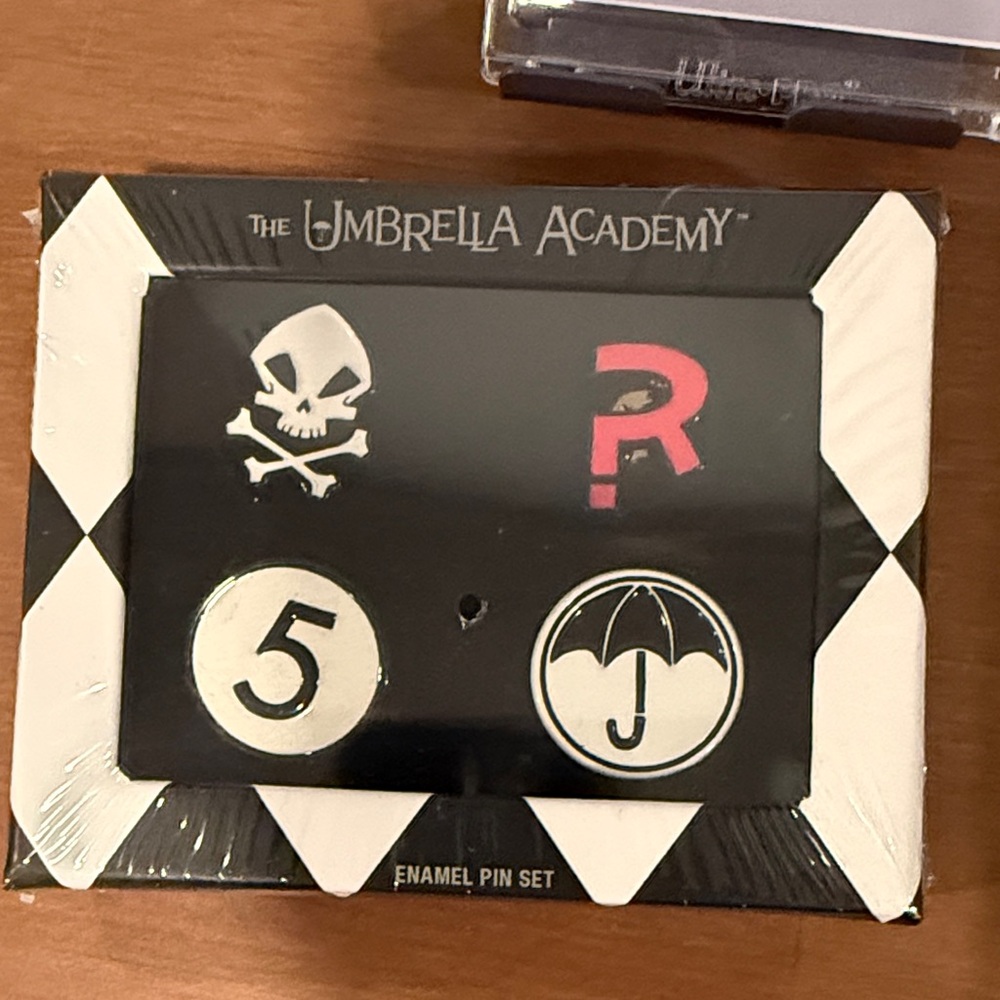 Random Pin Set - Picture 2 of 4